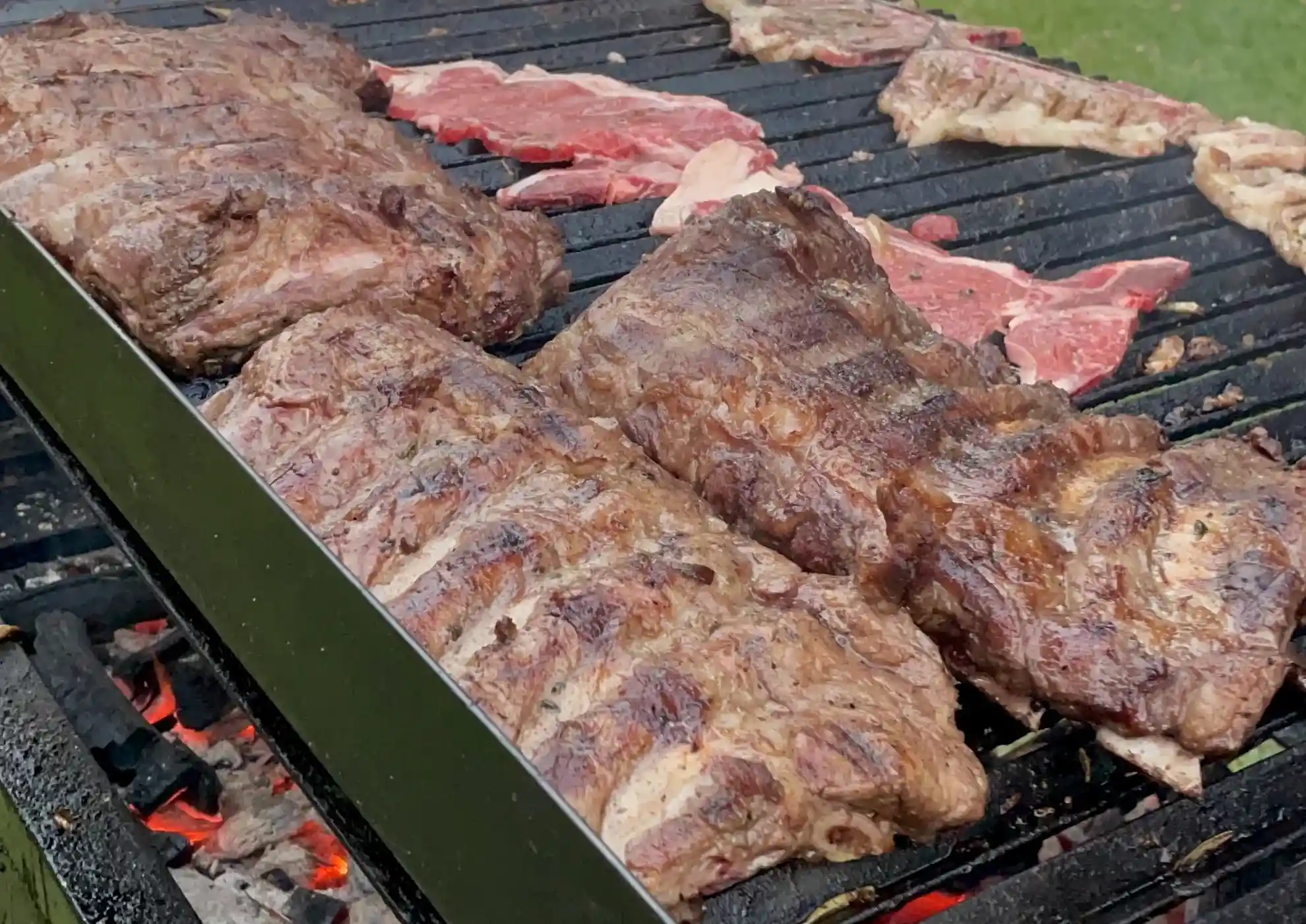 Imagen donde se presenta el servício de parrillada