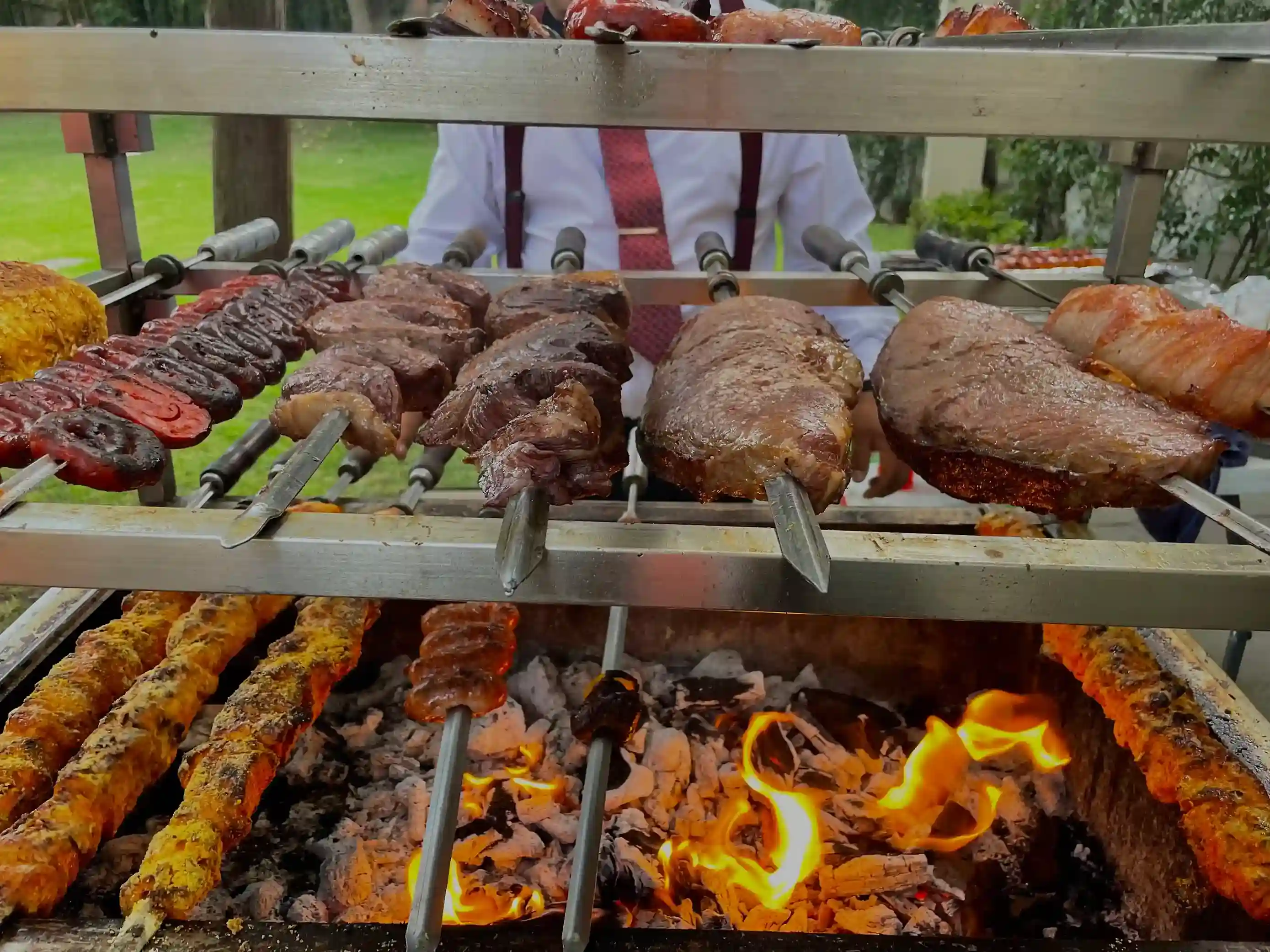 Imagen donde se ve el servicio de Espadas brasileñas de banquetes Jorgio