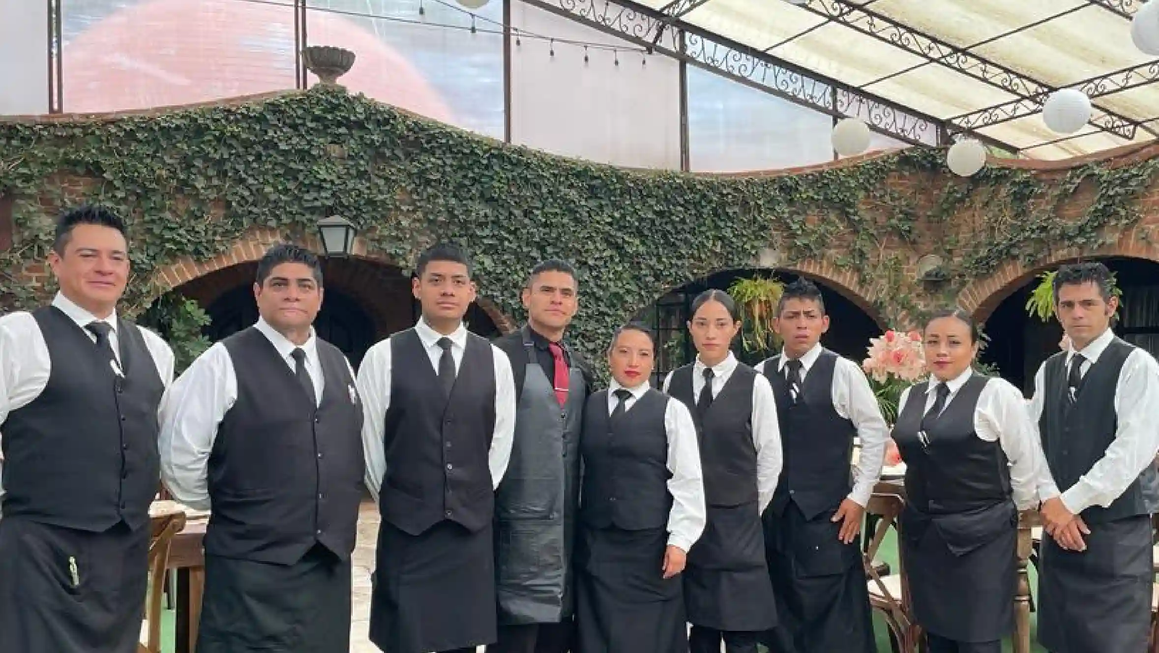 Imagen donde se ve el servicio de meseros de banquetes Jorgio